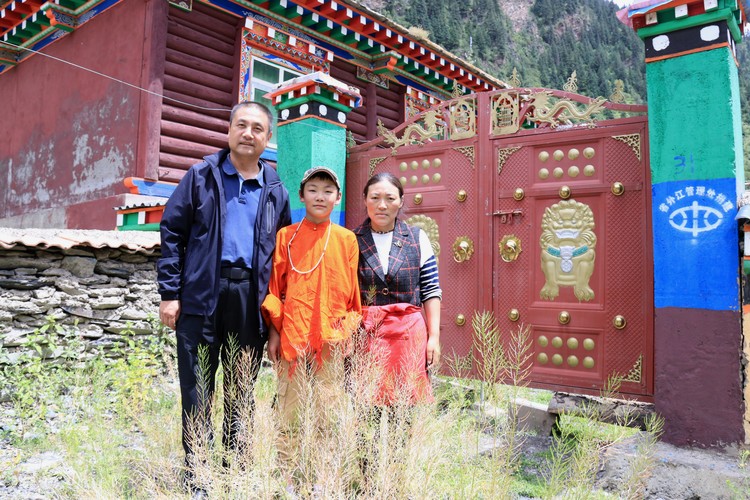 欧阳新慰问结对贫困户 (2).jpg